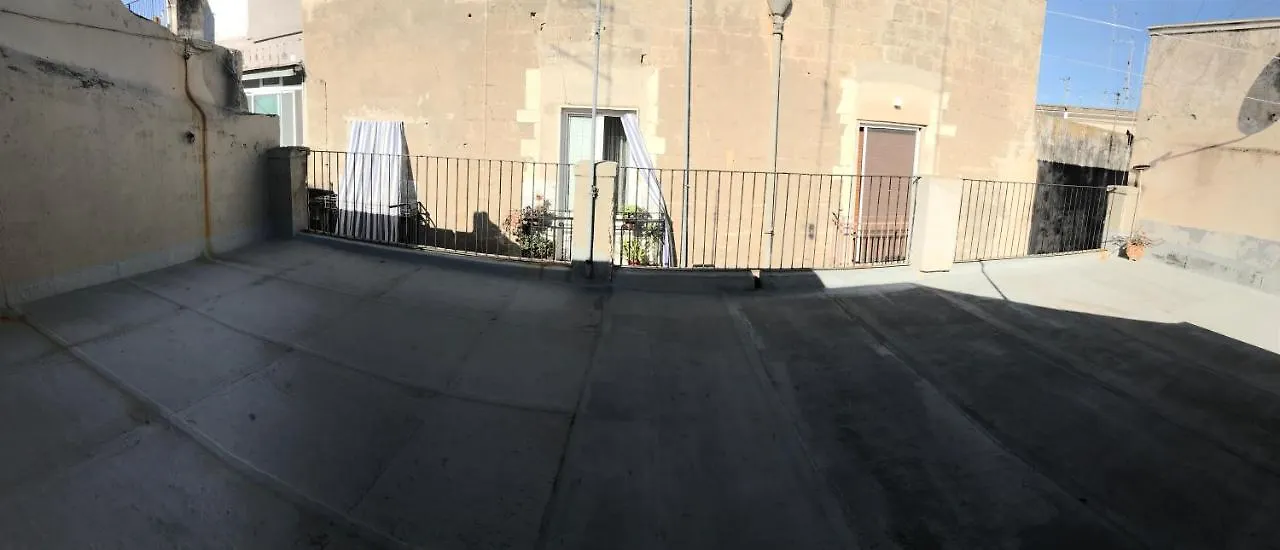B&B Via Dell'Azzurra Bari 0*,  Italy